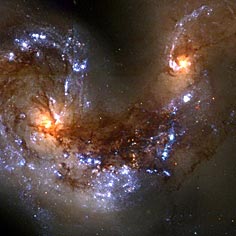 οι συγκρούσεις γαλαξιών συνεισφέρουν στην αύξηση των μαύρων οπών